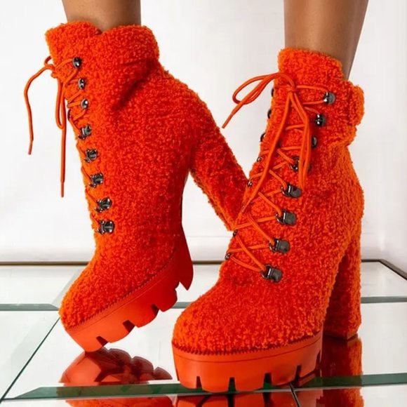 💥SHOWSTOPPER💥Azalea Wang Stacked Heel Lace-Up Boots In Orange Fur